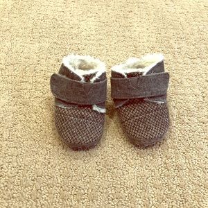 TOMS Tiny Toms Crib Shoes/Booties